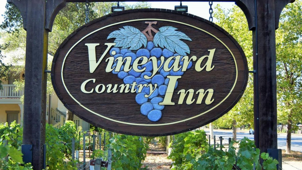 Vineyard Country Inn 2 1000x563 